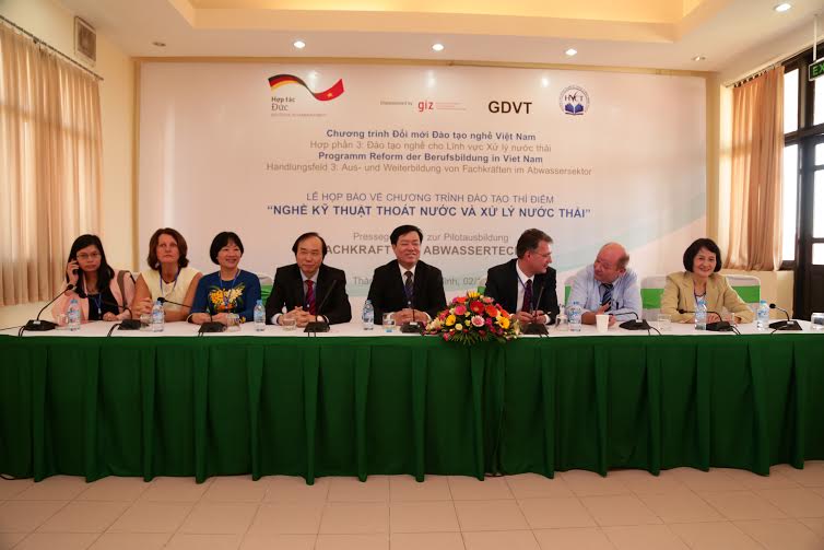 Hợp[-]tác[-]với[-]Đức[-]đào[-]tạo[-]nghề[-]Kỹ[-]thuật[-]viên[-]thoát[-]nước[-]và[-]xử[-]lý[-]nước[-]thải